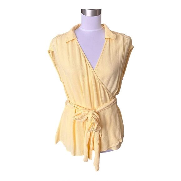 J. Jill Whisper Yellow Daylily Sleeveless Wrap Shirt Top Blouse Size Med. Petite - Picture 1 of 8